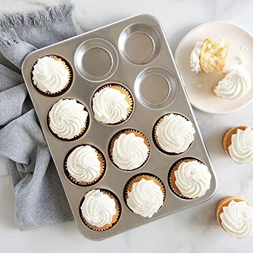 12 Cavity Muffin Pan with High-Domed Lid F4440