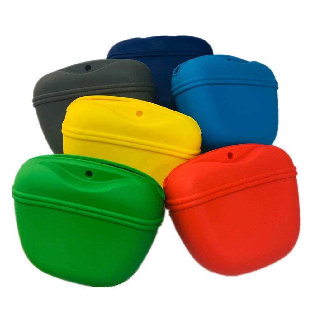 Silicone Dog Treat Pouch with Magnetic Closure and Waist Clip Q93195