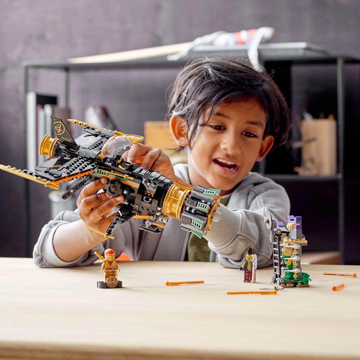 449 Pieces Airplane Toy Featuring Collectible Figurines Q800467