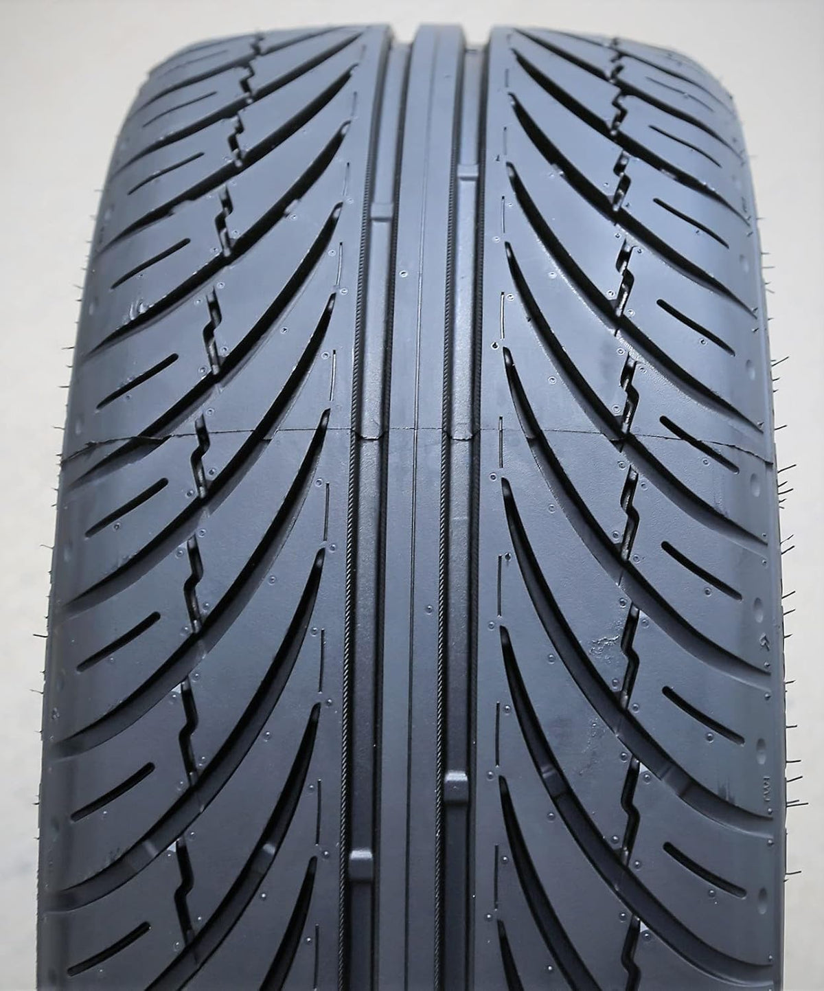 225/35R19 88W XL 4-Ply BSW Summer Radial Tire B550432